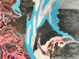 un tableau représentant un oiseau accroché au mur