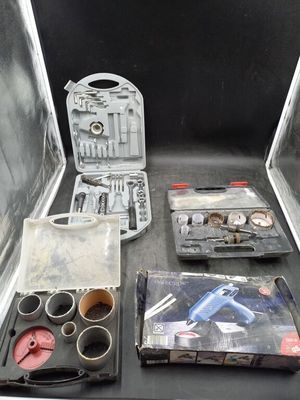 une photo d'une boîte à outils contenant des outils