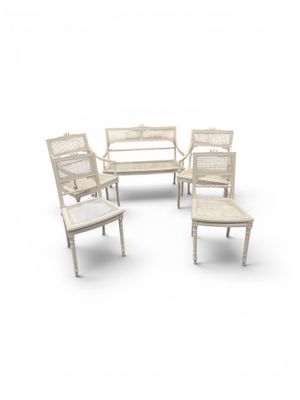 Partie de salon en bois laqué blanc composé d'une banquette,…