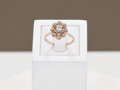 Bague en or gris 18k 750 millièmes de forme marquise, ornée …