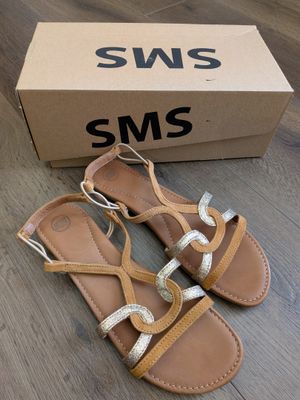 Paire de chaussures de marque SMS