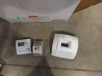 Lot de produits neufs comprenant 7 bouches d'aérations hygro…