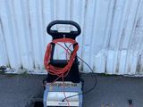 une machine garée au bord de la route