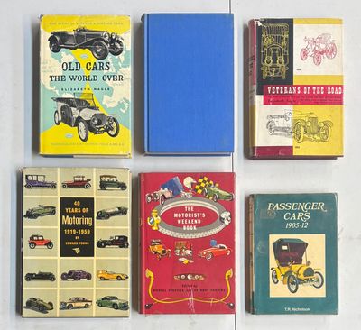 de nombreux livres posés sur une table