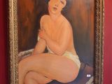 un tableau représentant une femme en maillot de bain accroché à un mur rouge