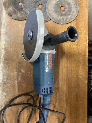 a picture of a sander and a grinder on a table