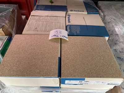 Lot d'environ 150 m² de dalles PVC acoustiques Tarkett Tapif…
