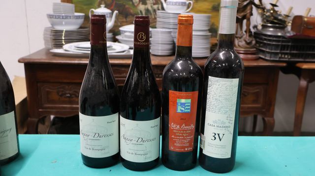 Lot de 4 bouteilles de vin rouge : 2 x pinot noir Auxey Duresses ...