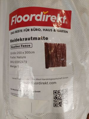 un sac de nourriture posé sur une table