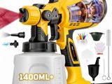 un gros plan d'un pistolet à peinture jaune et noir accompagné de divers outils