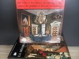 trois livres empilés sur une table