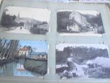 des images montrant un tas de vieilles photos posées sur une table
