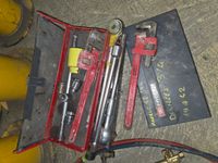 T36: 7 Chalumeaux, caisse à outils, 3 enrouleurs électriques (photo 2)