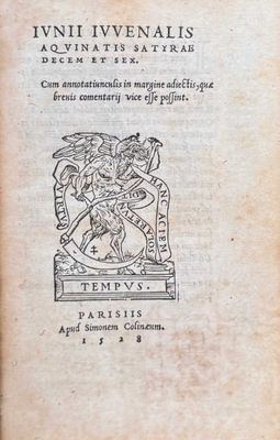 un vieux livre sur lequel figure le dessin d'un lion