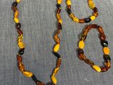 collier et bracelet en ambre de la Baltique et perles noires