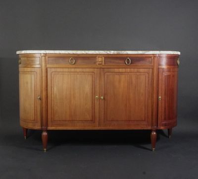 Buffet bas en acajou à dessus de marbre blanc veiné gris. - Photo 1