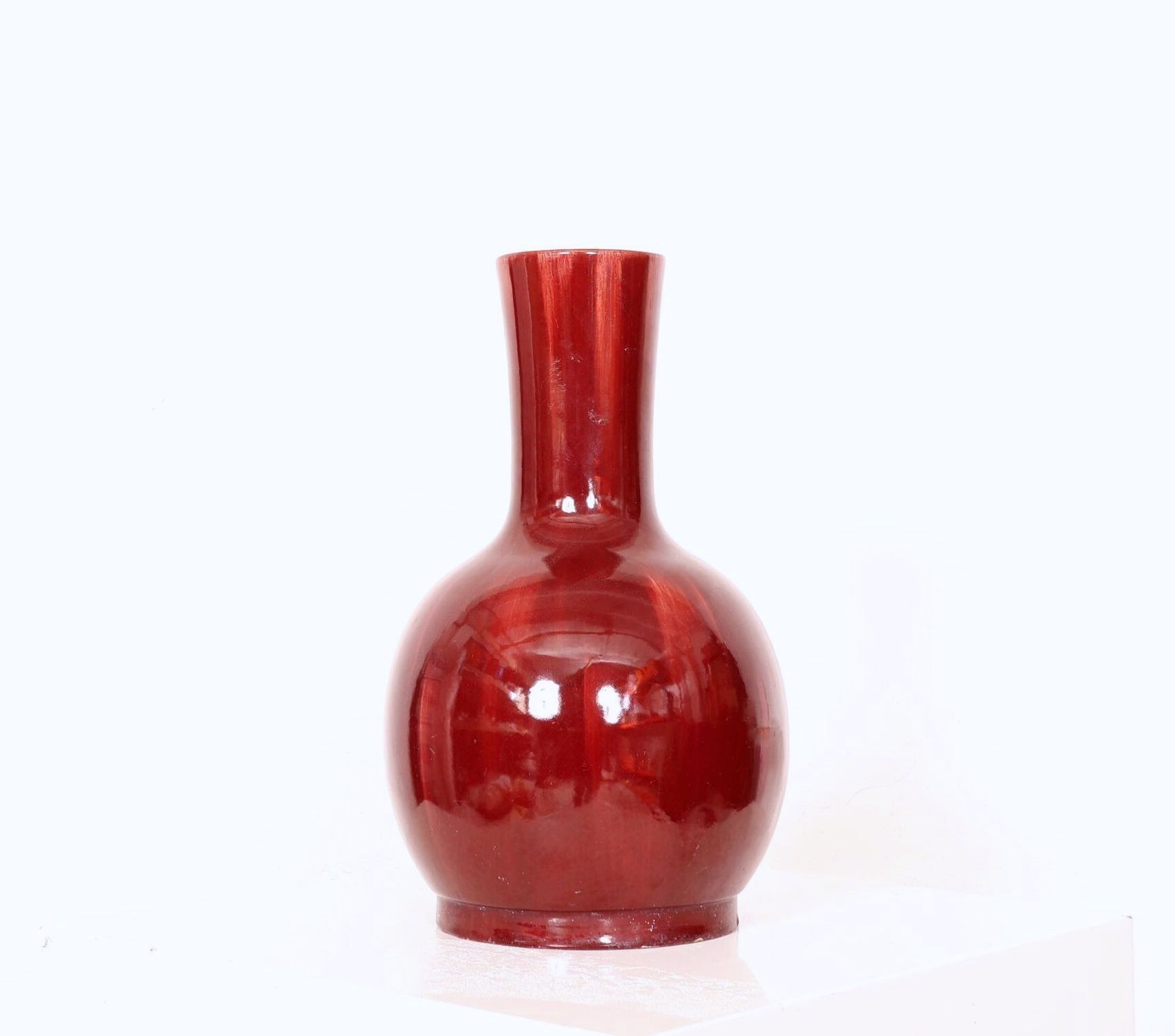 Paul MILLET (1870-1950), dans le goût de. Vase balustre en céramique et émail rouge flammé dans le style asiatique. L...
