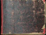 un vieux livre posé sur une table couverte de terre