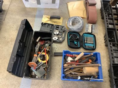 many tools that are sitting on the floor next to each other