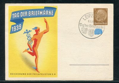 une vieille carte postale sur laquelle figure un homme tenant une raquette de tennis