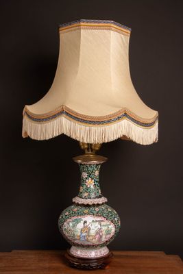 a lamp that is sitting on a table with a lamp shade on it