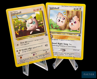 deux cartes Pokémon exposées sur un fond noir