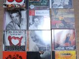 beaucoup de CD de musique par terre
