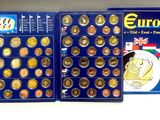 deux boîtes de pièces en euros, dont l'une porte l'effigie d'un homme