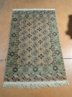 Tapis en laine, noué main, fond beige, motifs géométriques, …