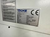 a picture of a machine that is sitting in a room