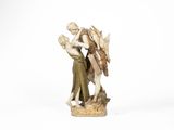 une image représentant une figurine d'un ange et d'une femme