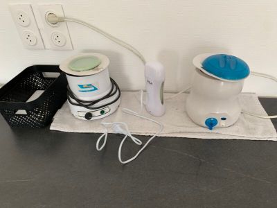 ensemble soit : - 2 chauffe cire, de différents modèles