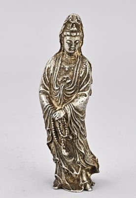 Figurine chinoise en argent représentant un Bouddha assis