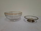 un bol en verre à bord doré et un bol en verre à bord doré
