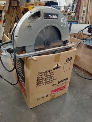 a picture of a circular saw sitting in a box