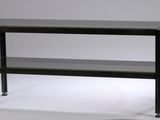 une image représentant une table noire sur laquelle se trouve un bol