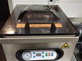 l'image d'une machine posée sur une table