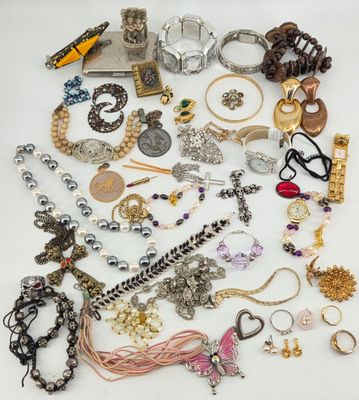 BIJOUX. Lot de bijoux fantaisies.