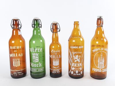 Un lot de 5 bouteilles : 1 bouteille PRIMA SAAZ (Brasserie E…