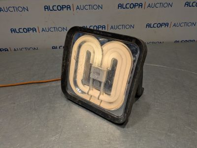 un gros plan d'une lampe posée sur une table