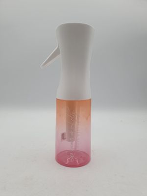 une gourde rose et blanche avec une poignée blanche