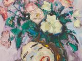 peinture représentant des fleurs dans un vase posé sur une table devant un mur