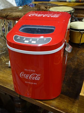 Machine à glaçon Coca Cola moderne