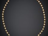 un collier en or et diamants