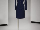 une image d'une robe sur un mannequin