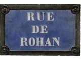 a blue sign that says rue de rohan on it