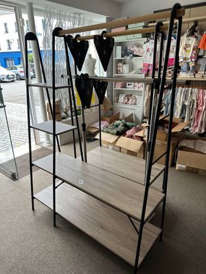 1 portant métallique roulant + 2 portants métalliques avec é…