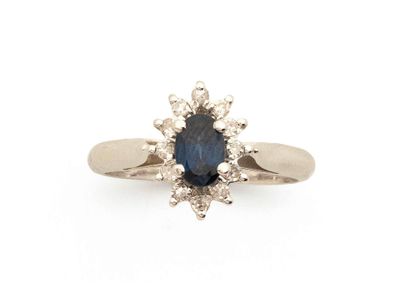 Bague ovale en saphir et diamants