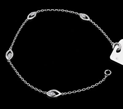 bracelet plaqué argent orné d'un cœur et d'une clé sur fond noir