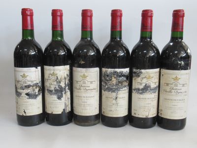 six bouteilles de vin sont alignées sur une surface blanche